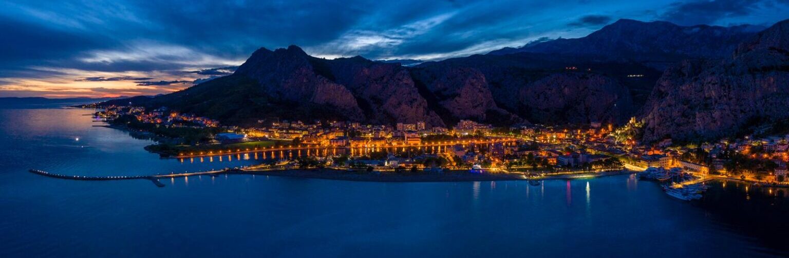 Omiτ-by-night