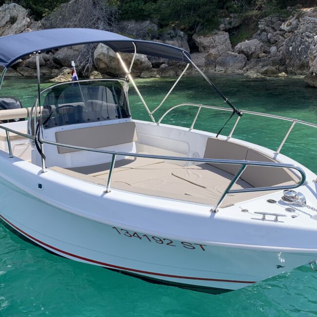 Saver 690 - rent a boat Omiš