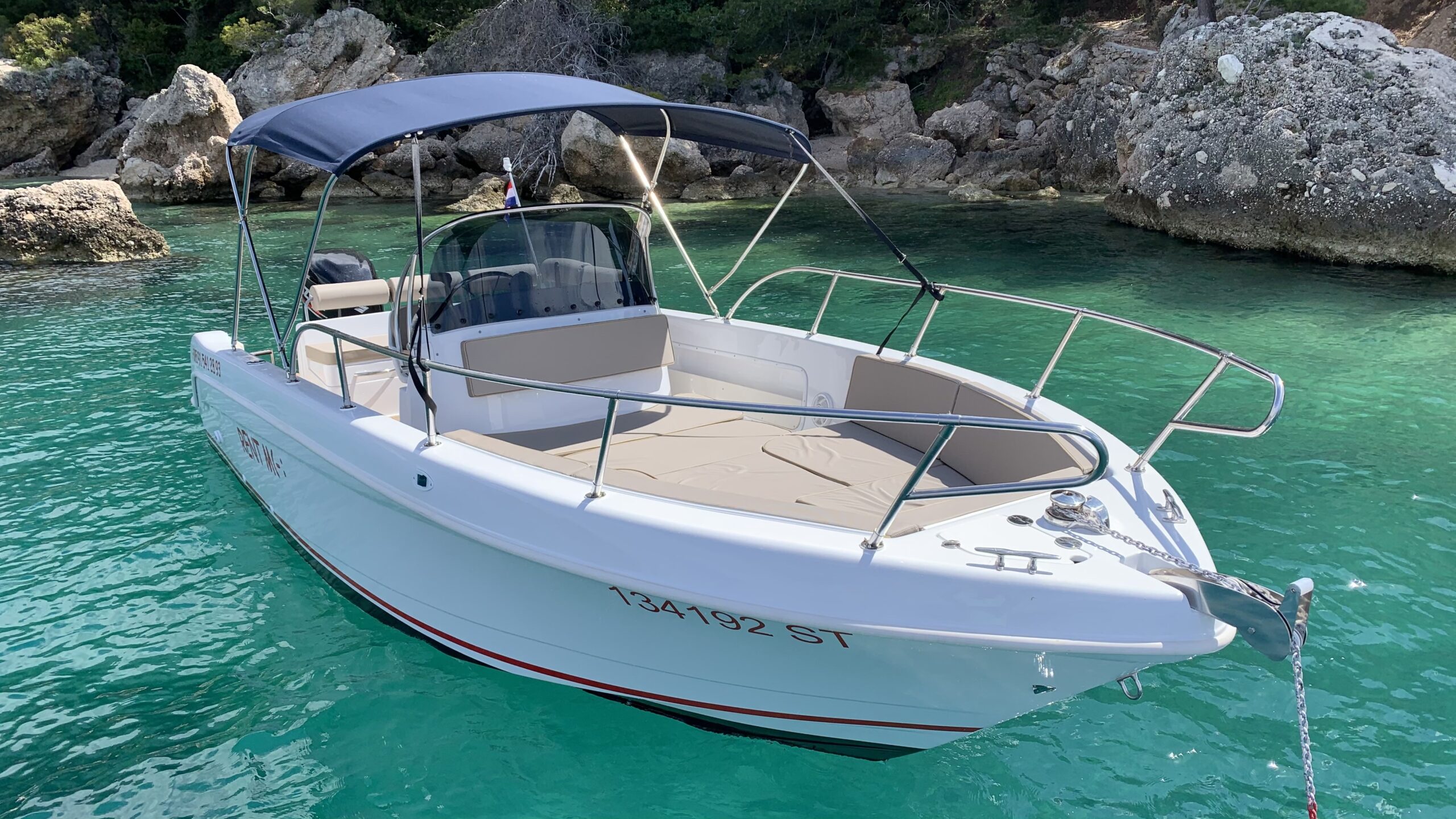 Saver 690 - rent a boat Omiš