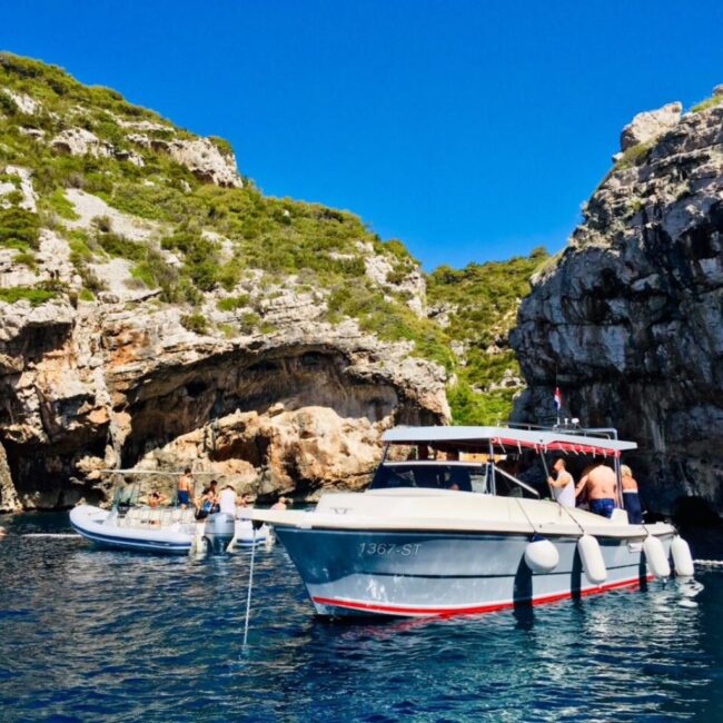 Stiniva-Bay